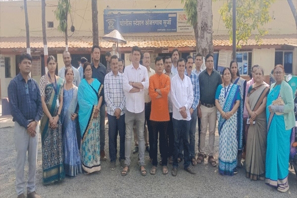 अंजनगावच्या सारडा महाविद्यालयात पुन्हा वादावादी प्राचार्या विरोधात गुन्हा दाखल -प्राध्यापकांना शिवीगाळ केल्याचा आरोप अंजनगावच्या सारडा महाविद्यालयात पुन्हा वादावादी प्राचार्या विरोधात गुन्हा दाखल -प्राध्यापकांना शिवीगाळ केल्याचा आरोप