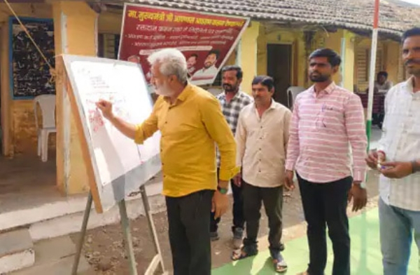 कर्जमाफीची आठवण; रक्ताने सह्या करुन सीएमना पाठवले पत्र:गुरूकुंज मोझरी येथे‘प्रहार’तर्फे आंदोलन