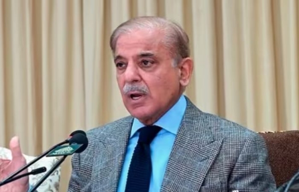 तेल संकटामुळे पाकिस्तानमध्ये तेल महागले;कर्मचाऱ्यांसाठी  वर्क फ्रॉम होम, शाळा बंद