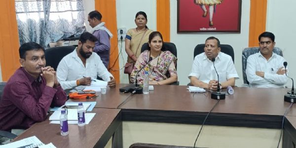 अकोला : स्थायी समिती सभापतींनी घेतली पाणी पुरवठा विभागाची आढावा व नियोजन बैठक