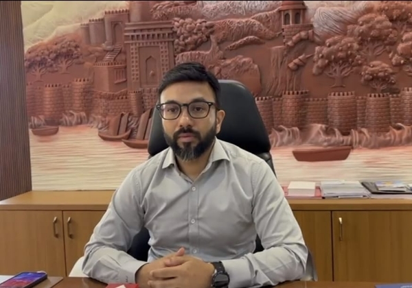 जिल्हाधिकारी मनुज जिंदल