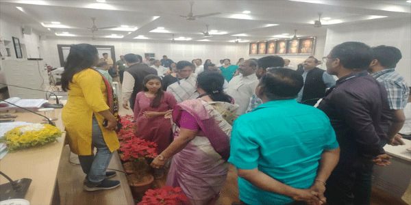 अमरावती विद्यापीठ अधिसभेचा अभाविपने घेतला ताबा प्रचंड घोषणाबाजी, कुलगुरूंना घेराव