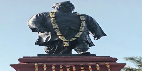 यशवंतराव चव्हाण : आधुनिक महाराष्ट्राचे शिल्पकार