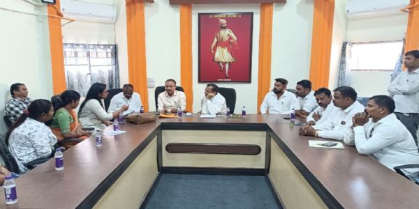 अकोला - स्थायी समिती सभापती विजय अग्रवाल यांनी घेतला जन्म/मृत्यु विभागाचा आढावा