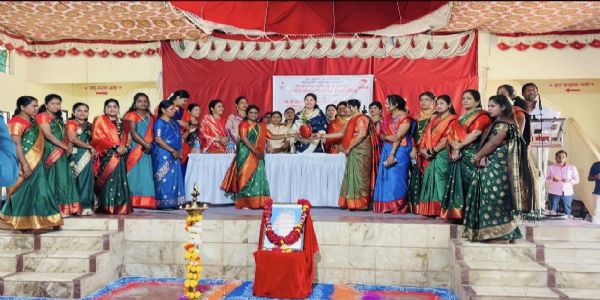 वेळापूर येथे जागतिक महिला दिनानिमित्त ‘खेळ पैठणीचा’ कार्यक्रम