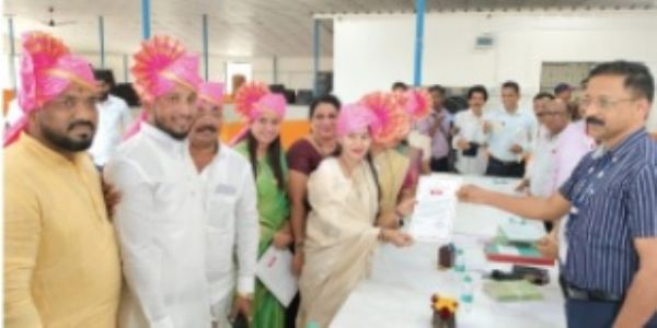 कर्जत पंसवर परिवर्तन आघाडीचा झेंडा; सभापतीपदी नमिता घारे, उपसभापतीपदी चित्रा ठाकरे बिनविरोध