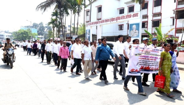 800 acres of land issue; Dadar farmers rush to the District Collector