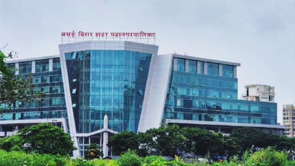 निमंत्रण पत्रिकेत नाव नसल्याने आयुक्तांविरोधात हक्कभंगाची सूचना