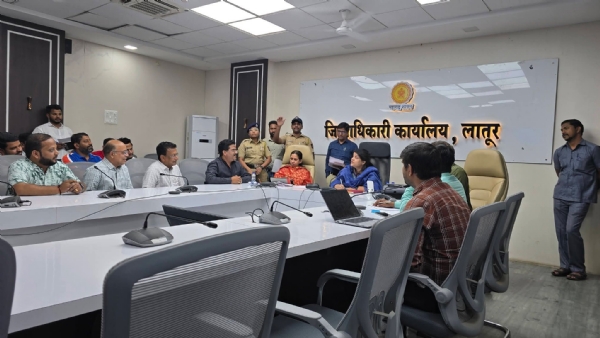 हॉटेल असोसिएशन वतीने जिल्हाधिकाऱ्यांना निवेदन