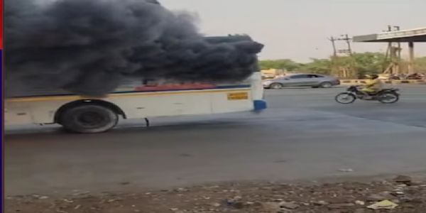 हिरकणी बसला अचानक आग, योगायोगाने वाचला 17 प्रवाशांचा जीव