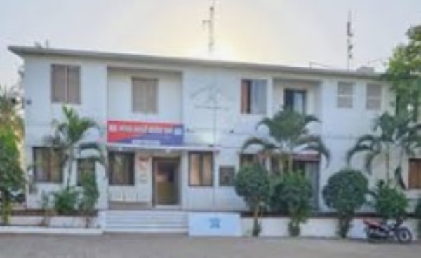 Bike hits truck while overtaking; driver dies