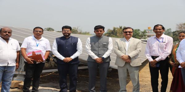 कोल्हापूर : बामणी येथील सौर प्रकल्पास विभागीय आयुक्तांची भेट