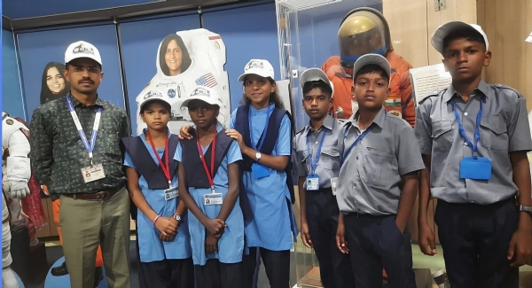 दुर्गम भागातील विद्यार्थ्यांना अंतराळ विज्ञानाचा प्रत्यक्ष अनुभव; मोखाडा तालुक्यातील सहा विद्यार्थ्यांची इस्रोला शैक्षणिक भेट