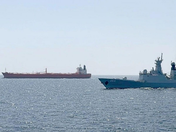 जहाजांच्या सुरक्षेसाठी भारतीय नौदलाची फारसच्या आखातात युद्धनौका तैनात जहाजांच्या सुरक्षेसाठी भारतीय नौदलाची फारसच्या आखातात युद्धनौका तैनात