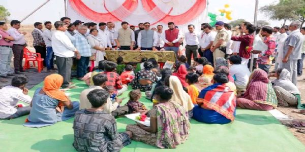 बीडमध्ये बलिदानाचा विजय: आप्पा पवारांच्या कुटुंबाला अखेर हक्काची जमीन