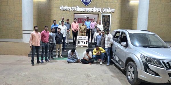 अकोला : दरोड्याच्या तयारीतली कुख्यात टोळी जेरबंद, शस्त्रे व कार जप्त
