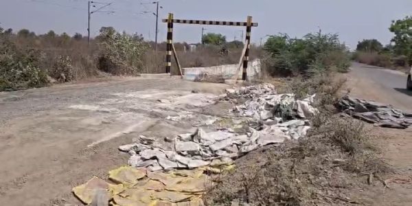 अकोला - मनारखेड येथील रेल्वेगेट बंदमुळे नागरीकांना नाहकचा ञास