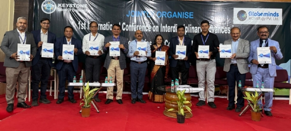 शैक्षणिक संशोधन औद्योगिक तंत्रज्ञानात बदलण्याची गरज – डॉ. दत्तात्रय जाधव