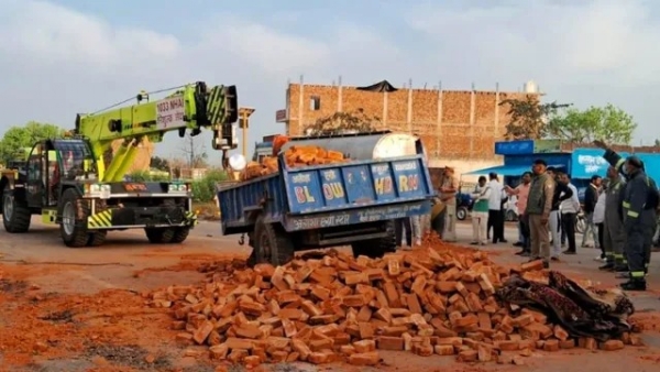 UP ROAD ACCIDENT DEATH UP ROAD ACCIDENT DEATH