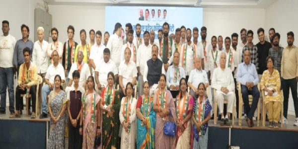 भाजपा, शिवसेना, वंचित व संभाजी ब्रिगेडच्या पदाधिकाऱ्यांचा काँग्रेस पक्षात प्रवेश