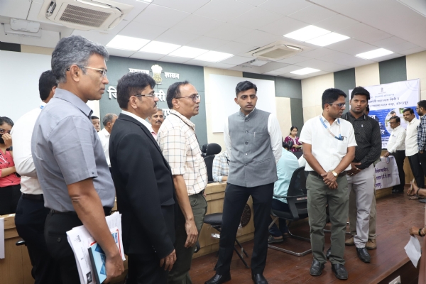 जिल्हाधिकारी कार्यालयात आरोग्य तपासणी शिबीर