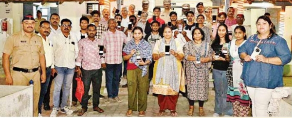 १०.४० लाखांचे ५३ मोबाईल शोधून तक्रारदारांना दिले परत गाडगेनगर पोलिसांची उल्लेखनीय कामगिरी