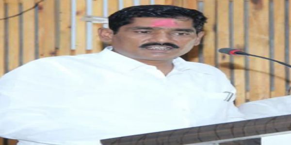 मुलगी जन्माला आल्यास १० हजार रुपये खात्यावर जमा करणार - खा. बजरंग सोनवणे