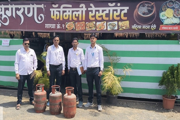 परतवाड्यात गॅस सिलेंडचा काळाबाजार उघड हॉटेलांवर धाड, ४ सिलेंडर जप्त