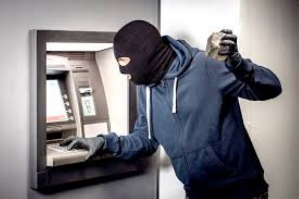 एटीएममधून ५८ हजार लांबविले फसवणुकीच्या घटनांमध्ये वाढ, गुन्हे दाखल