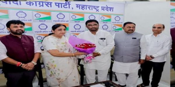 लातूर जिल्हा परिषद सदस्य, नगरसेवकांनी घेतली उपमुख्यमंत्री सुनेत्रा पवार यांची भेट