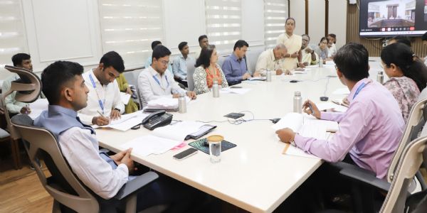 तृतीयपंथीय सन्मानाने जगावेत यासाठी प्रशासन सर्वतोपरी सहाय्य करणार : जिल्हाधिकारी येडगे