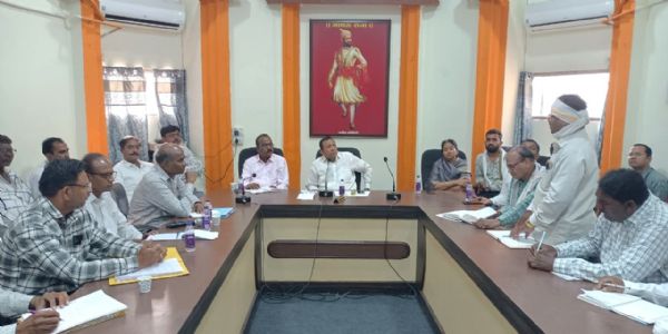 अकोला महापालिकेत स्वच्छता विभागाचा आढावा