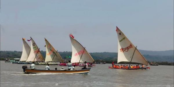साळाव खाडीत थरार! शिडाच्या होड्यांच्या शर्यतीने उसळला उत्साह