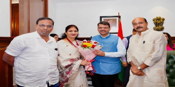 महापौर खेडकर यांनी घेतली मुख्यमंत्री फडणवीस यांची भेट