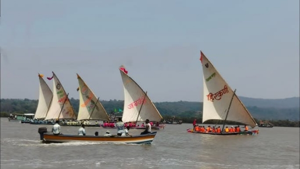 Thrill in Salav Bay! Excitement rises with the Shida boat race