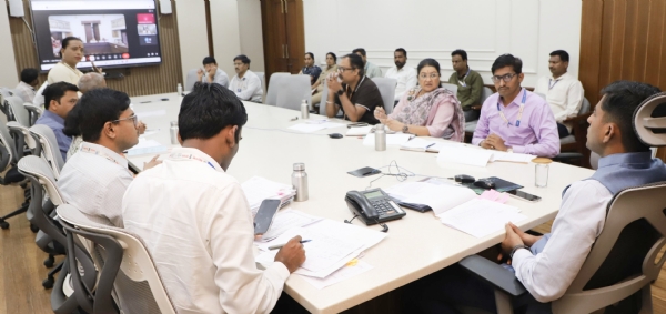 जेष्ठ नागरिकांसाठी जिल्हाधिकारी अमोल येडगे यांची बैठक