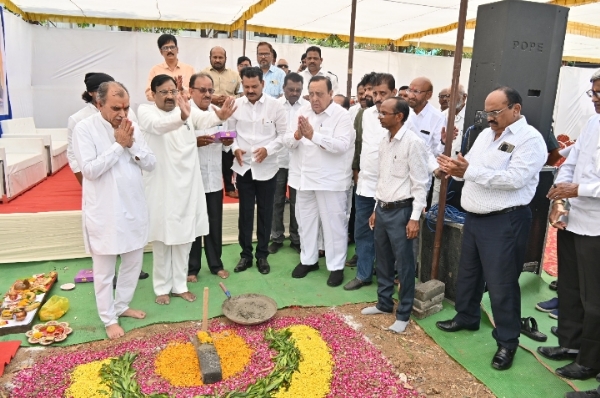पत्रकार गृहनिर्माण सहकारी संस्थेचा पाया भरणी समारंभ उत्साहात ...