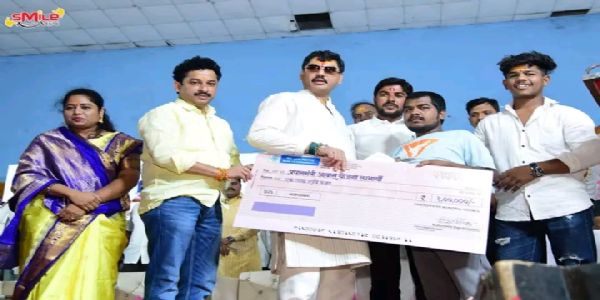 बीड - घरकुल लाभार्थींना एक लाख रुपये प्रति घरकुल प्रमाणे पहिल्या हप्त्याचे वितरण