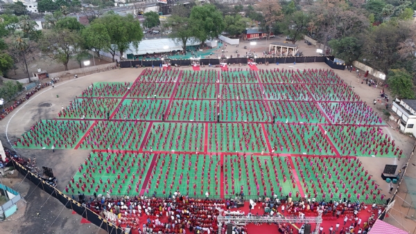 अखेर चंद्रपूरकरांनी केला लावणी नृत्याचा विश्वविक्रम, अखेर चंद्रपूरकरांनी केला लावणी नृत्याचा विश्वविक्रम,
