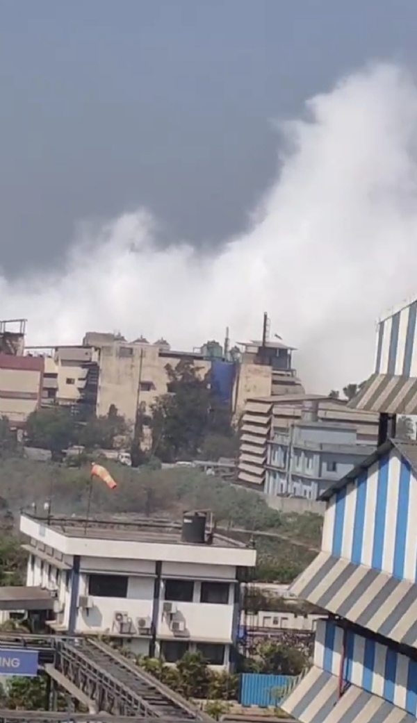 भागेरिया केमिकल्समध्ये ओलियम वायू गळती; सालवड-पास्थळ परिसरात खबरदारीचा इशारा भागेरिया केमिकल्समध्ये ओलियम वायू गळती; सालवड-पास्थळ परिसरात खबरदारीचा इशारा