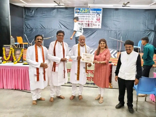 परभणीच्या ‘संवाद संगीतांजली’ला राज्यात प्रथम क्रमांक किशोर पुराणिक यांना दिग्दर्शनासाठी द्वितीय पारितोषिक