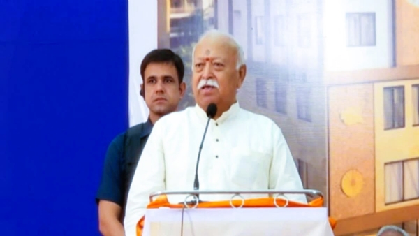 सरसंघचालक डॉ. मोहन भागवत नागपुर मे आयोजित कार्यक्रम मे बोलते हुए