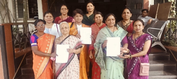 महिला आयोगाच्या अध्यक्षा रुपाली चाकणकर यांच्या हकालपट्टीची मागणी; परभणीत संतप्त महिलांचे निवेदन