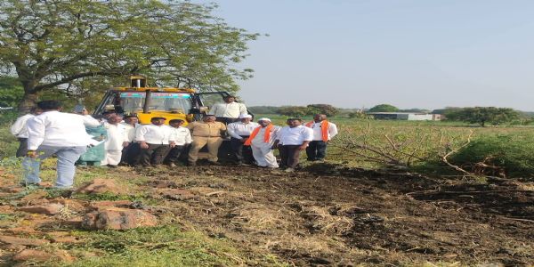 पोलीस शेतकऱ्यांच्या बांधावर उपक्रमाला अभूतपूर्व प्रतिसाद
