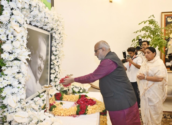 उपराष्ट्रपती राधाकृष्णन सुनेत्रा पवार भेट