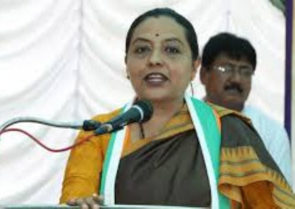 अशोक खरात प्रकरणावर यशोमती ठाकूर आक्रमक; संबंधित मंत्र्यांच्या राजीनाम्याची मागणी