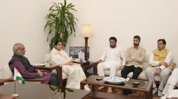 उपराष्ट्रपती राधाकृष्णन सुनेत्रा पवार भेट