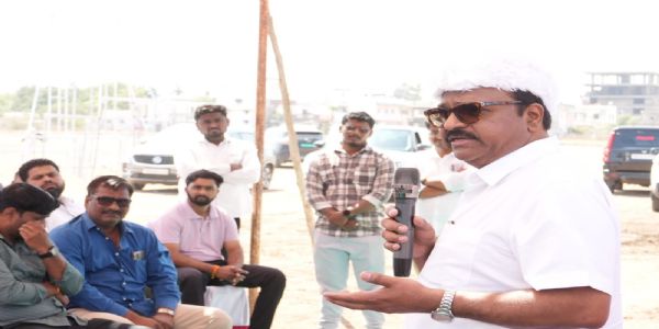 समीर भुजबळ यांच्या हस्ते क्रिकेट मैदानाच्या कामाचा शुभारंभ