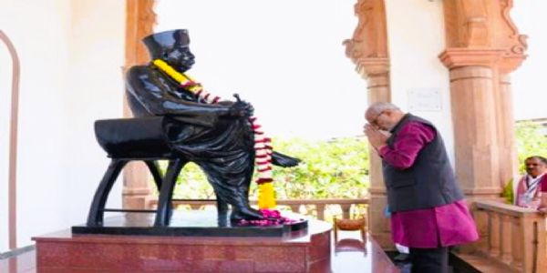 उपराष्ट्रपती नागपूर दौऱ्यावर : डॉ. हेडगेवरांच्या समाधीचे घेतले दर्शन