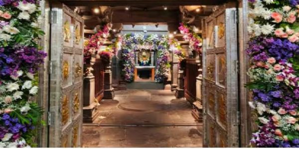 पंढरपुरातील स्थानिक भाविकांना स्वतंत्र दर्शन रांग उभारण्याची मागणी